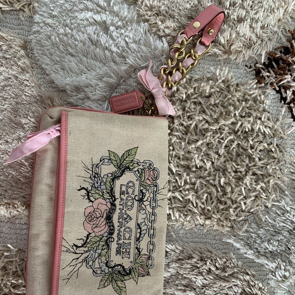 ❌SOLD❌Coach pouch/clutch/wrislet all in one